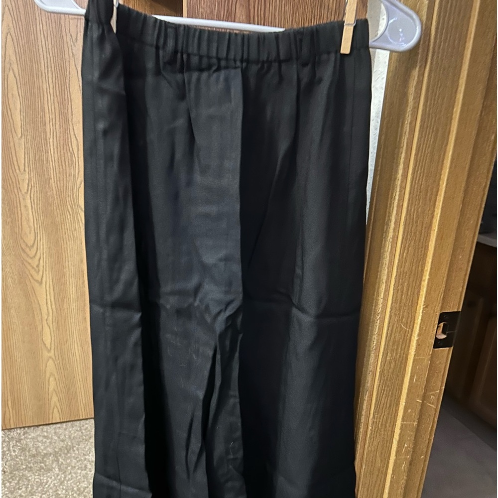 Women’s vintage skirt. Basic black. Stretch waist. Rarely worn.
